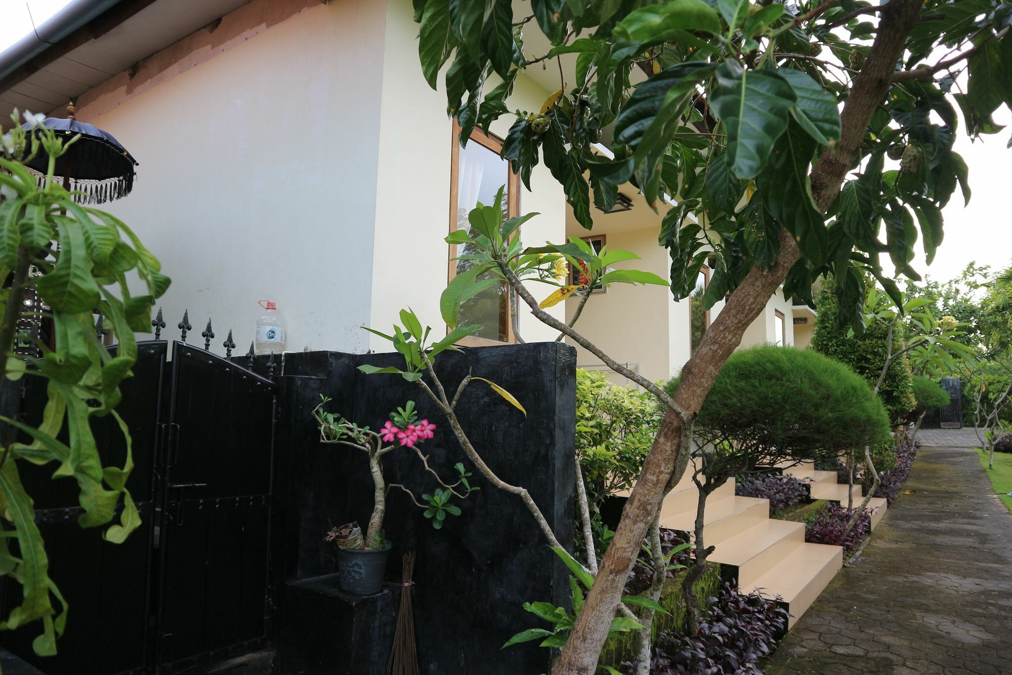 Bhujangga'S Village Near Pantai Uluwatu Redpartner Екстер'єр фото